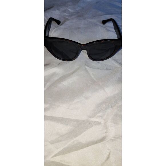 Isaac Mizrahi Sunglasses IM111 - Picture 6 of 6